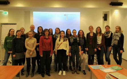 Dr. Irene Dingeldey with students at the Federal Foreign Office