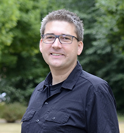 Dr. Dennis Niemann Dr. Dennis Niemann